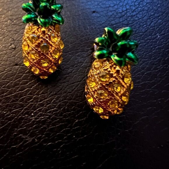 🍍New & sparkling pineapple stud earrings 🍍 - Picture 4 of 6